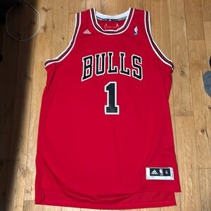 Men’s Derrick Rose Chicago Bulls jersey. Size XL.